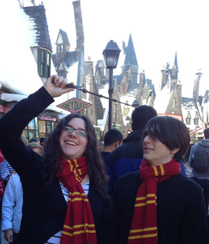 Sarah casting a spell: Wizarding World of Harry Potter in Universal Studios